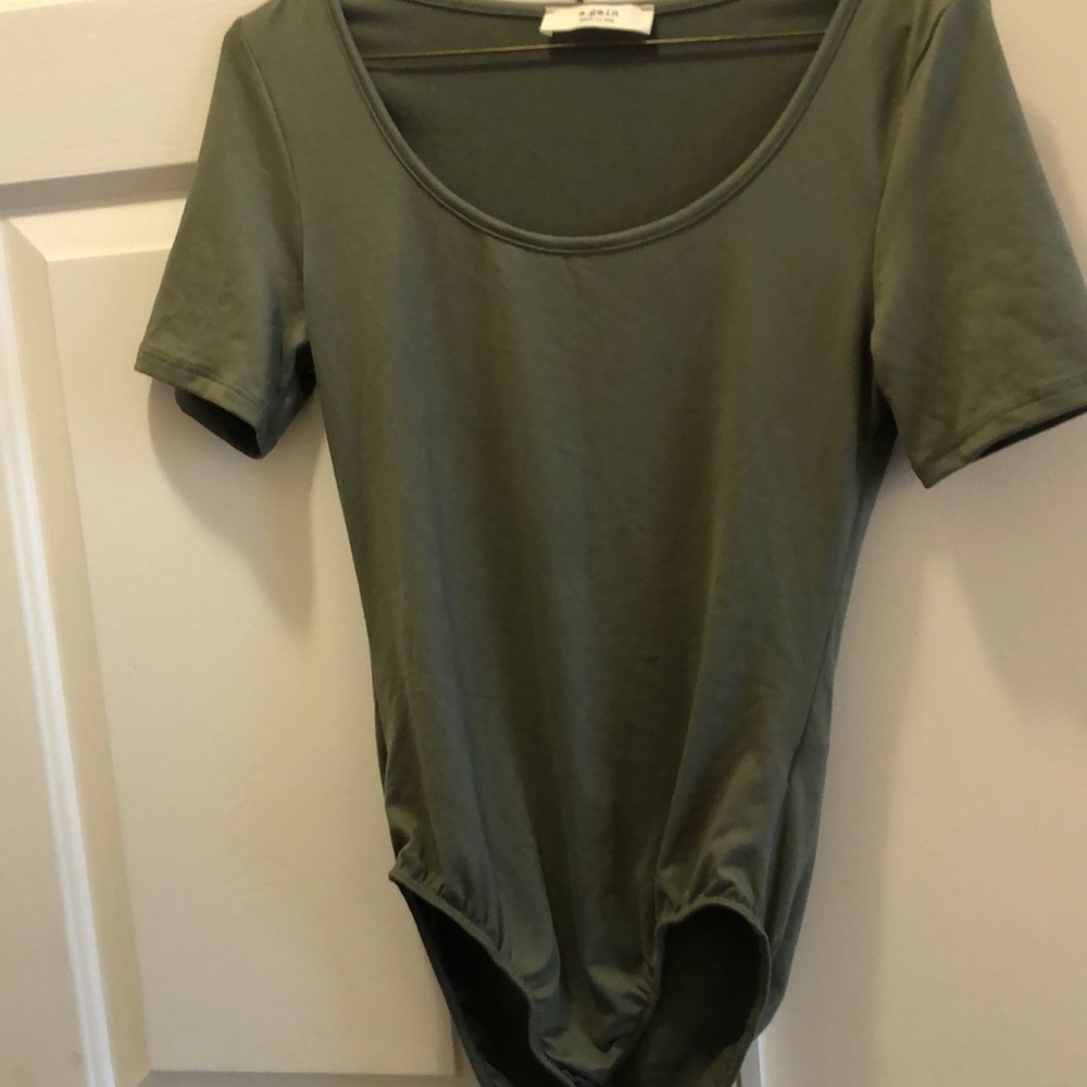 NWOT never worn green short sleeved body suit! 💚 get St. Patrick’s day ready!
